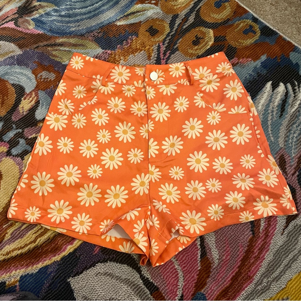 Retro Orange Daisy High-Waisted Shorts (Extra Small,0)